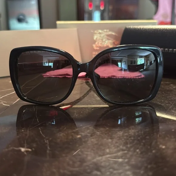 Burberry black lens sunglasses with nova check print on both sides